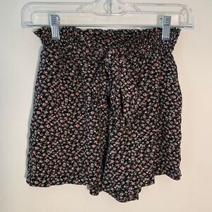 Hollister GUC black/pink floral tie front ultra high rise shorts Size XS